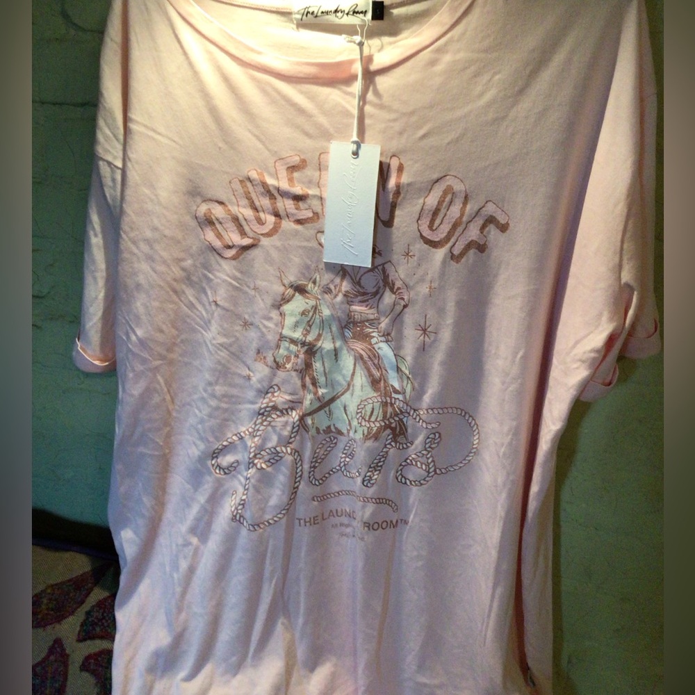 NEW! The Laundry Room Pink Graphic T-Shirt